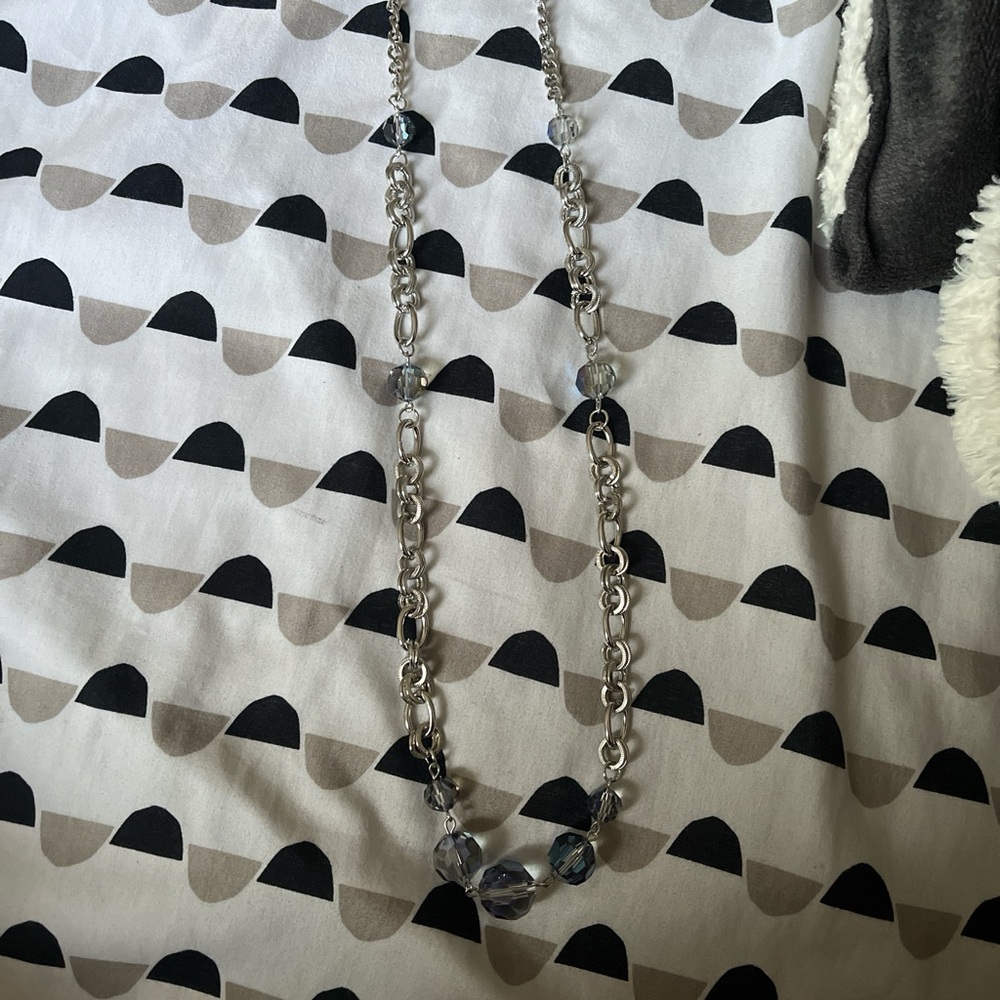 Long silver chain necklace with crystal details #glamour